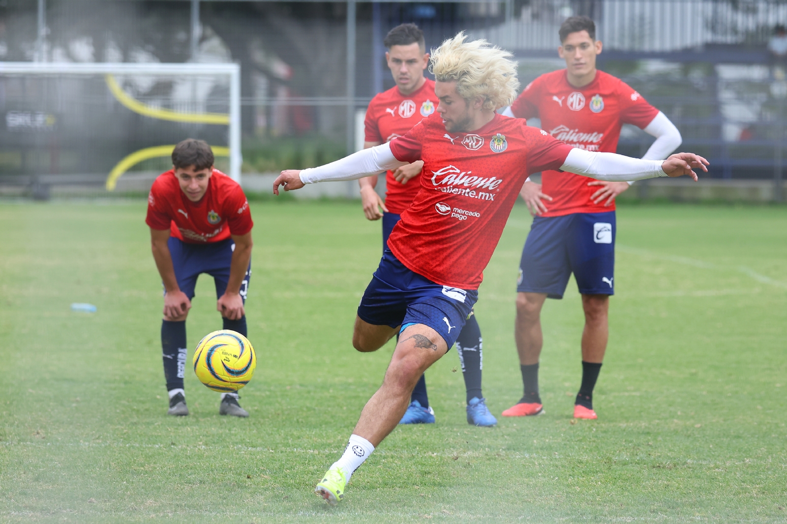 Cade Cowell podría DEJAR CHIVAS para irse a GIGANTES del Fútbol Europeo