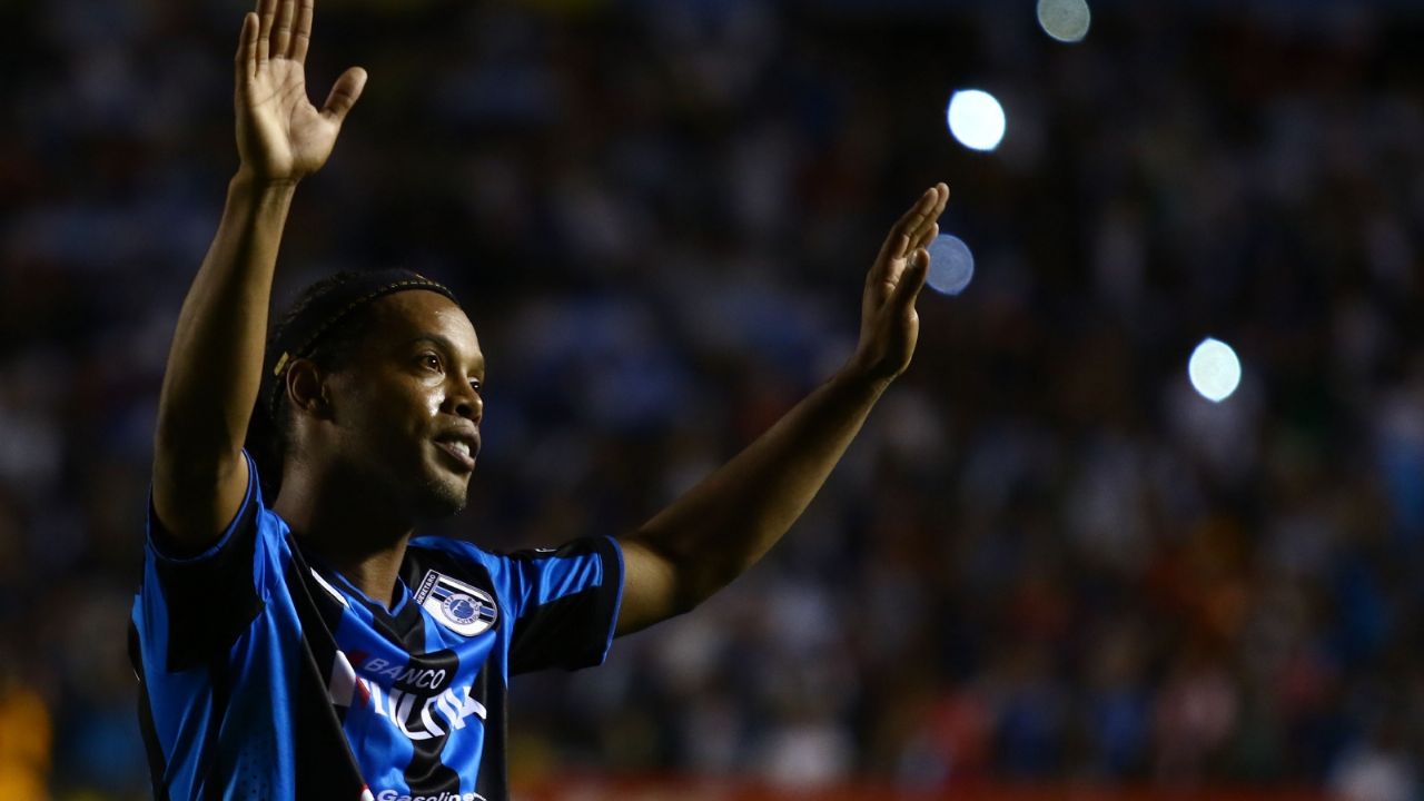 Ronaldinho No Se Olvida De Su Amor Por México Y Los Gallos Blancos Del Querétaro 6384