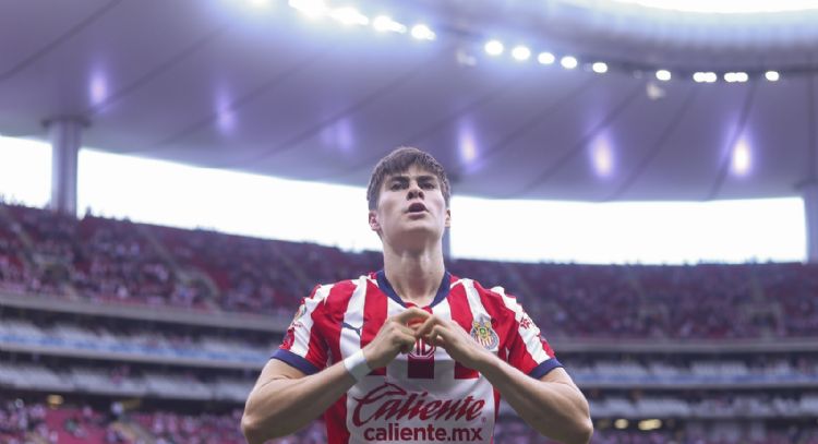 ¡No Chihcarito, no problem! Armando González le da ventaja tempranera a Chivas